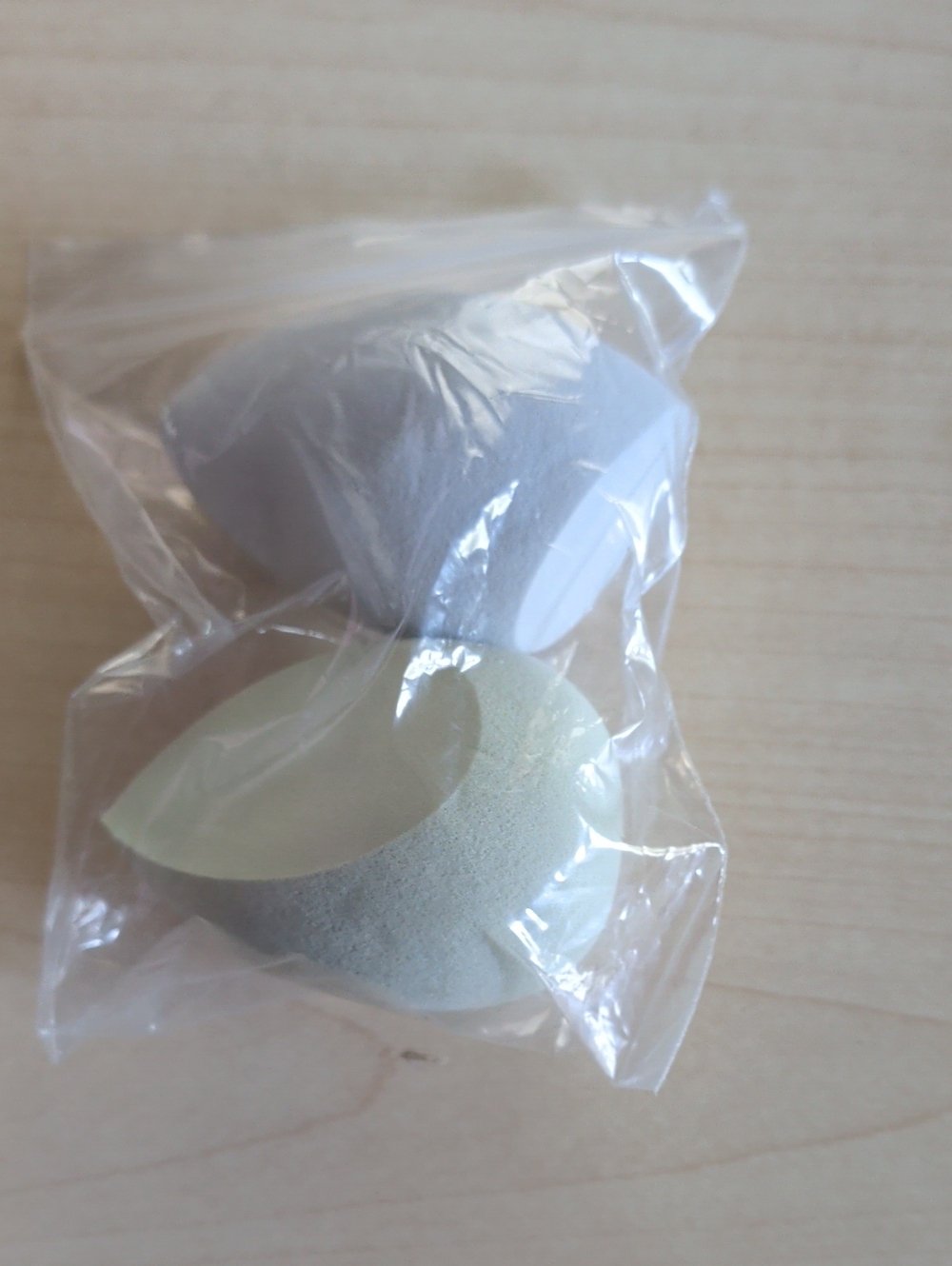 Makeup Sponge Duo - Light Gray & Cream